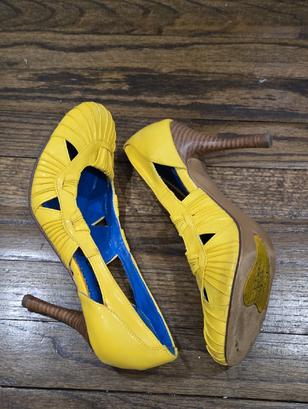 Naughty Monkey Y2K Yellow Ruched Round Toe Heels Size 7 - Picture 8 of 11